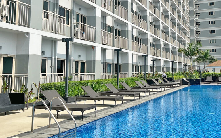 Gallery - Amenities - 01 - Pool