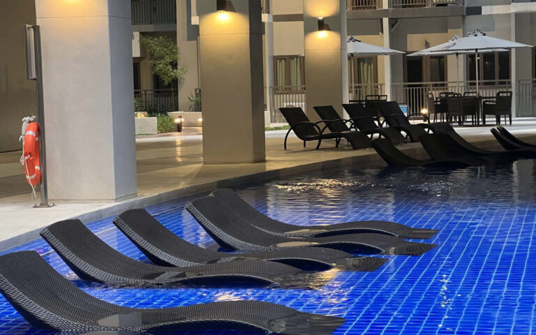 Gallery - Amenities - 01 - Pool and Lounge