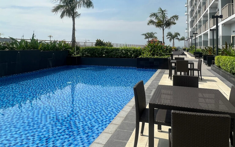 Gallery - Amenities - 02 - Pool