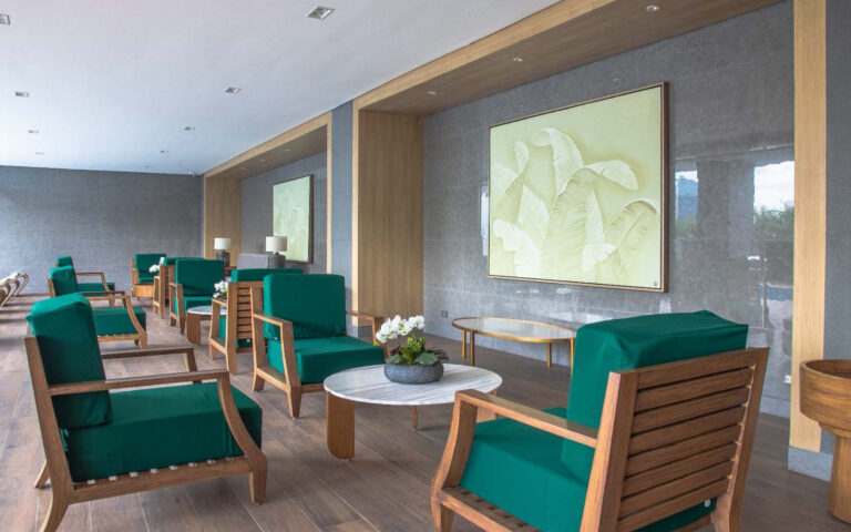 Gallery - Amenities - 03 - Porch Area