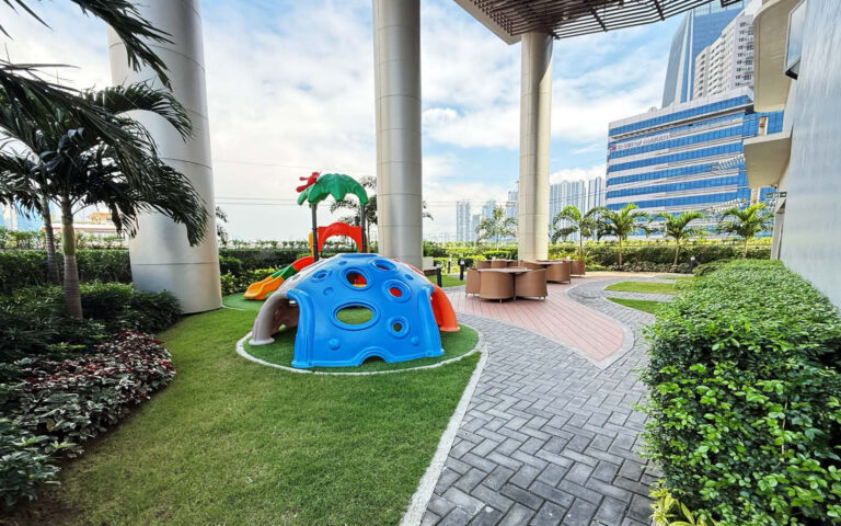 Gallery - Amenities - 05 - Podium Garden