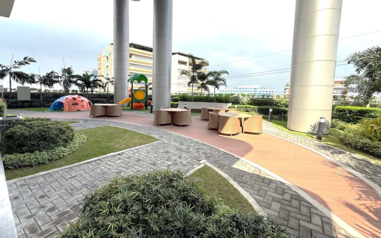 Gallery - Amenities - 06 - Podium Garden