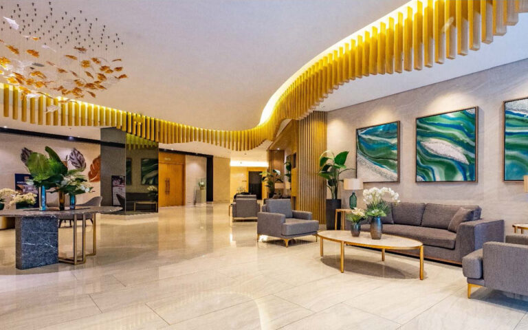 Gallery - Amenities - 12 - Grand Lobby